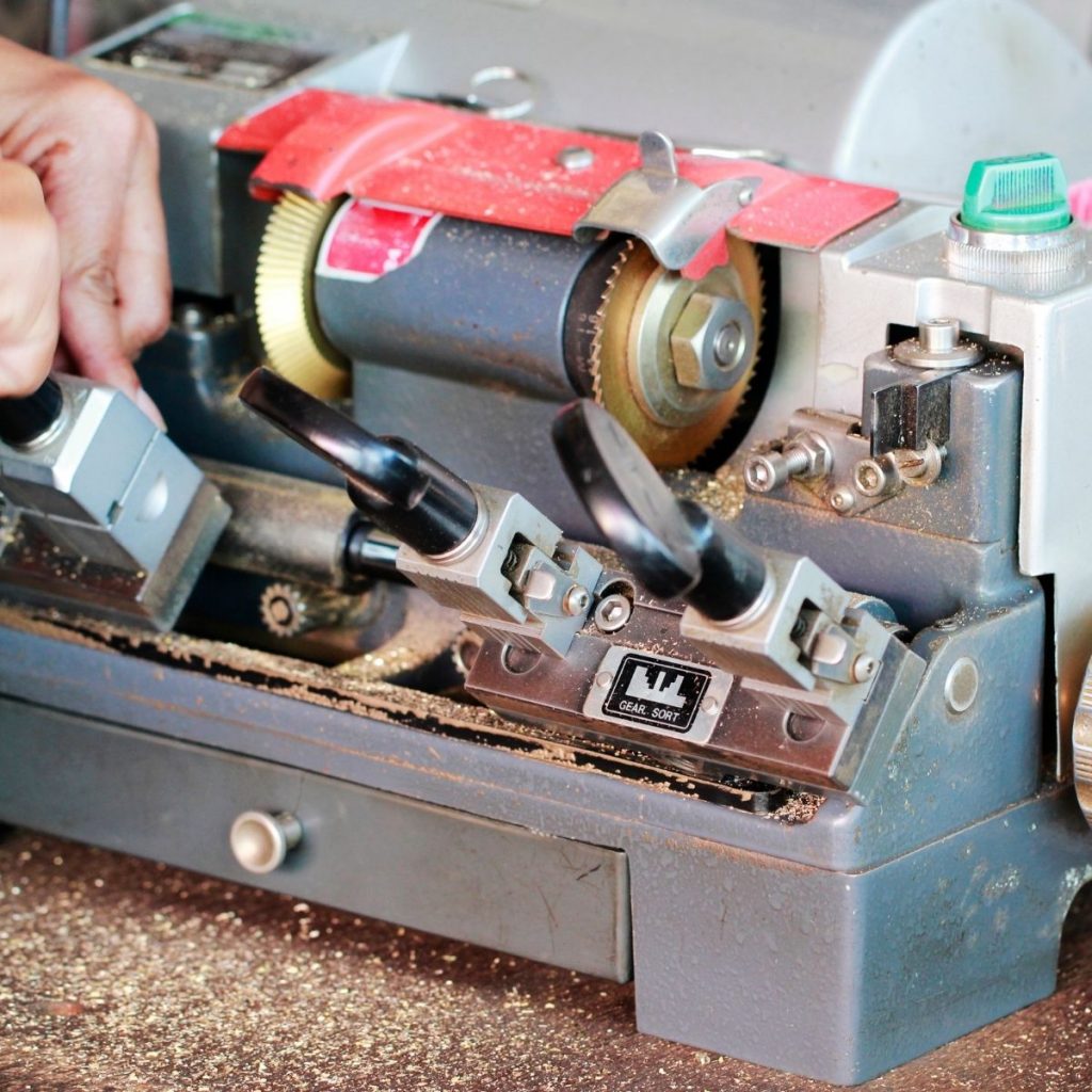 how to make keys with the key duplicator machine